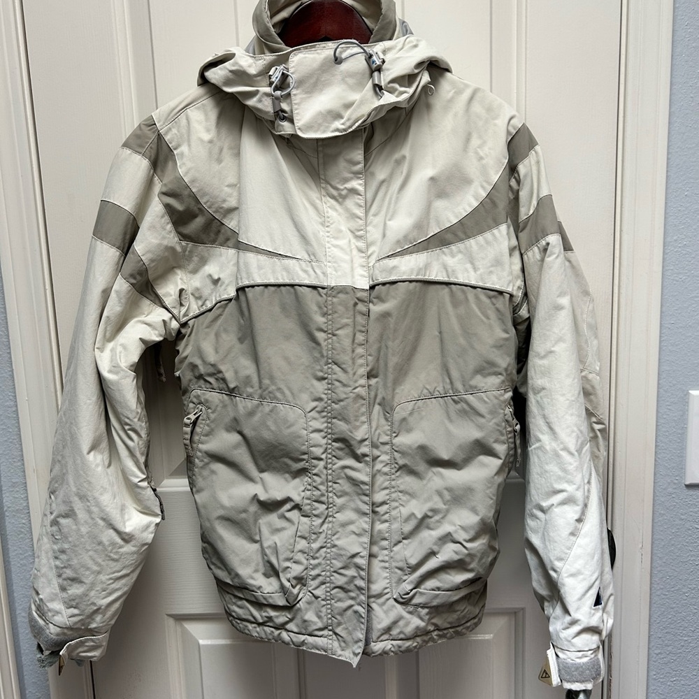 Gray Ski Jacket with Hood and Insulation